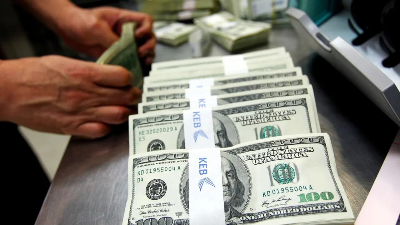 تغيرات سعر الدولار مقابل الجنيه في البنوك المصرية يوم الإثنين 4-5-2026